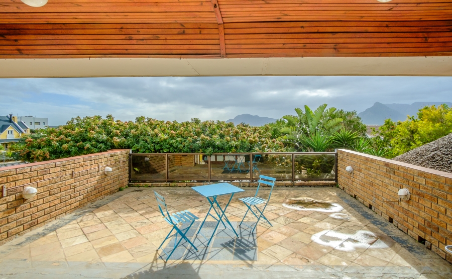 6 Bedroom Property for Sale in Kommetjie Western Cape